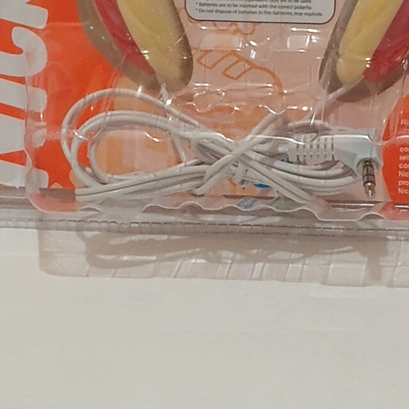 Nicktronics Dora The Explorer Portable CD Player Purple 2005 Brand New Sealed - Picture 3 of 12